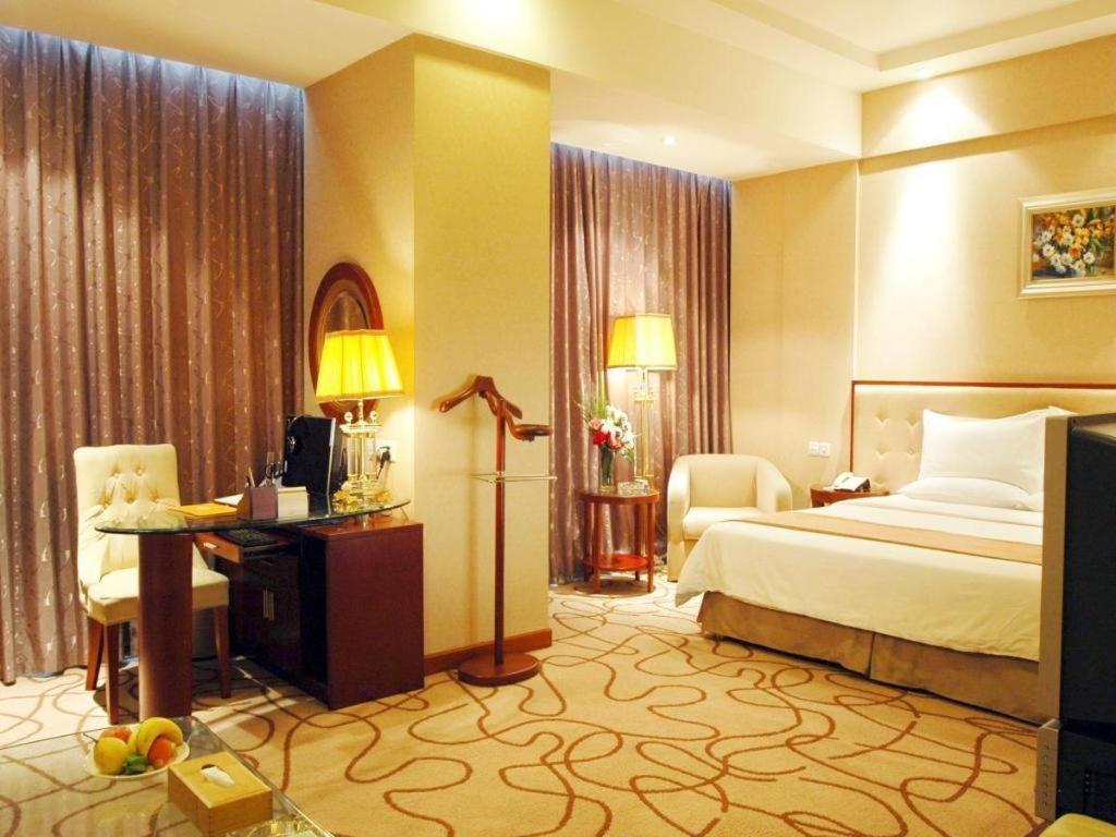 Nanchang Galactic Peace International Hotel Exterior photo